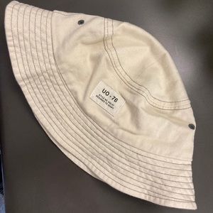 Urban Outfitters bucket hat
